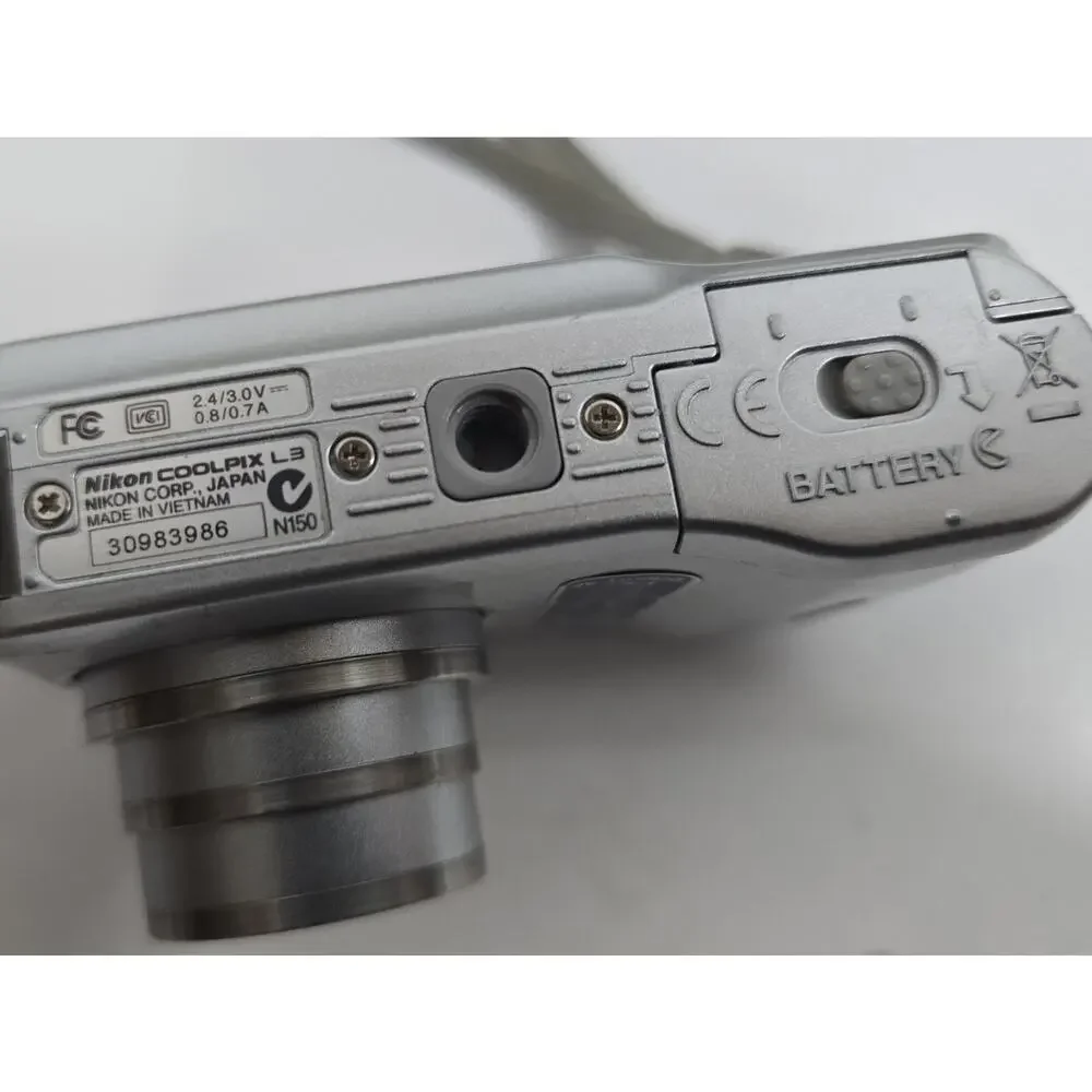 Nikon Coolpix L3 5.1MP Digital Camera Compact 2gb Sd Card Silver Works & Box